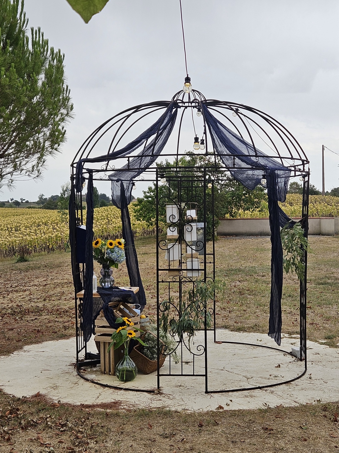 Kiosque décoré pour un mariage